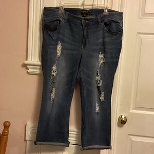 Forever 21 Distressed Cropped Jeans - Dark Blue